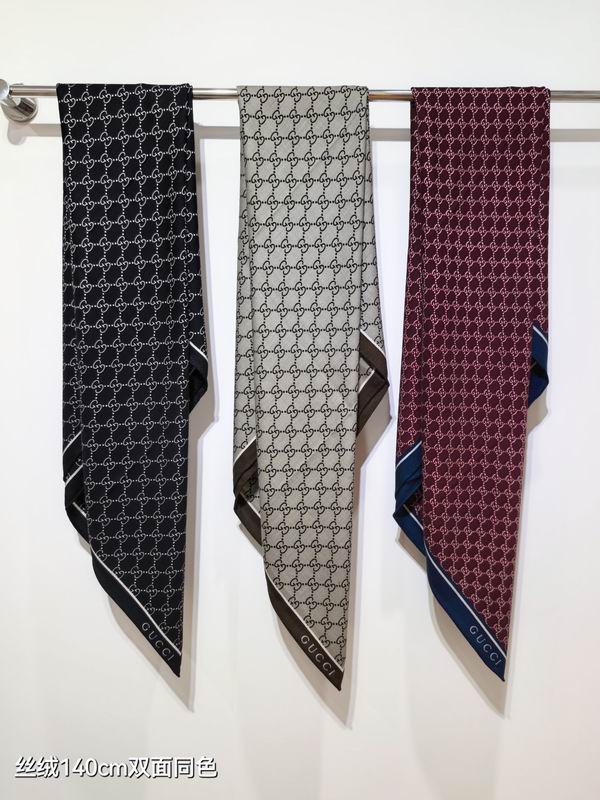Gucci Scarf 140X140cm 70%羊绒30%真丝 E081936